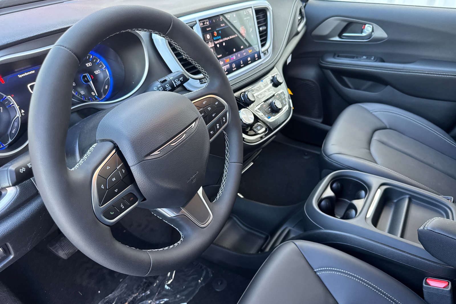 New 2027 Chrysler Pacifica Select FWD image 9