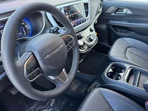 New 2027 Chrysler Pacifica Select FWD image 9