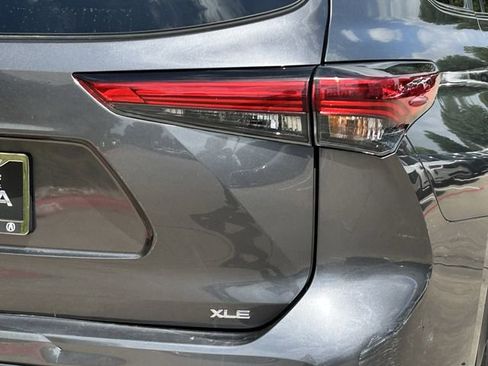Used 2023 Toyota Highlander XLE FWD image 8