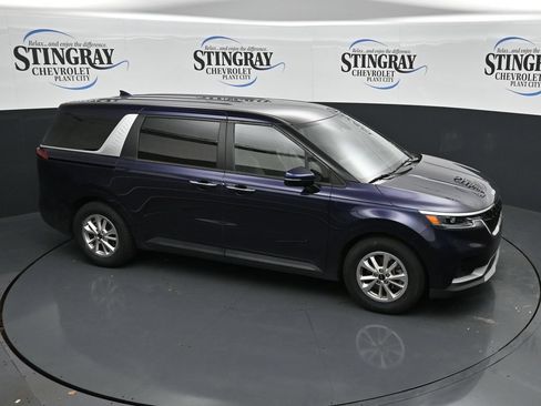 Used 2023 Kia Carnival LX FWD image 23