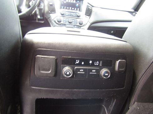 Used 2018 Chevrolet Suburban LT image 15