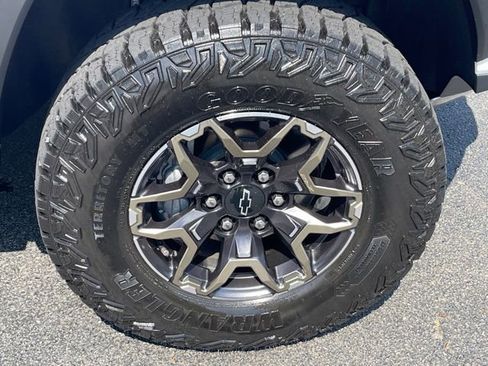 Used 2025 Chevrolet Colorado ZR2 w/ Technology Package image 29