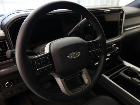 Used 2025 Ford F450 Platinum w/ FX4 Off-Road Package image 18