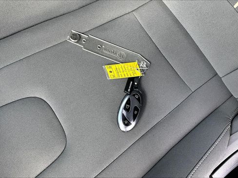 Used 2025 Hyundai Elantra SEL FWD image 35
