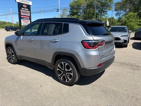 Used 2023 Jeep Compass Limited w/ Sun and Sound Group AWD/4WD image 5