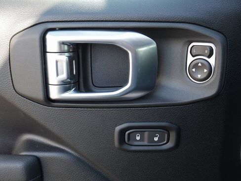 New 2026 Jeep Wrangler Unlimited Rubicon w/ Xtreme 35 Tire Package image 14