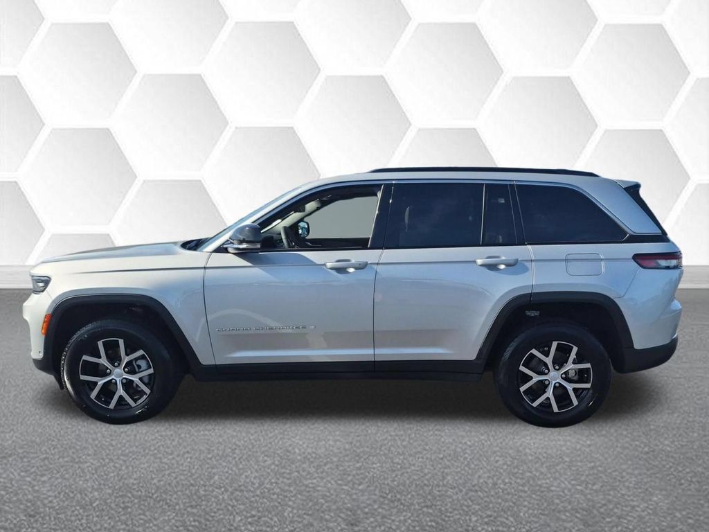 Certified 2025 Jeep Grand Cherokee Limited w/ Luxury Tech Group II AWD/4WD image 6