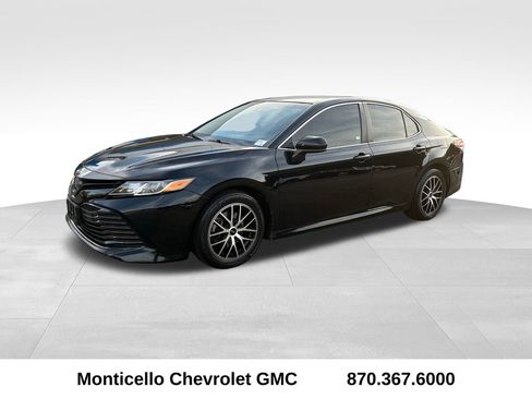 Used 2018 Toyota Camry LE image 7