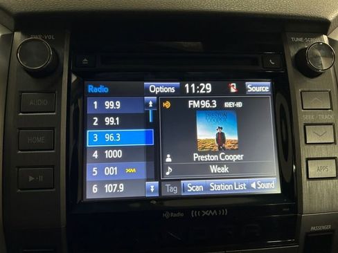 Used 2016 Toyota Tundra SR5 w/ SR5 Upgrade Package image 11