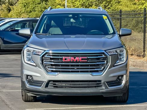 Used 2024 GMC Terrain SLT AWD/4WD image 8