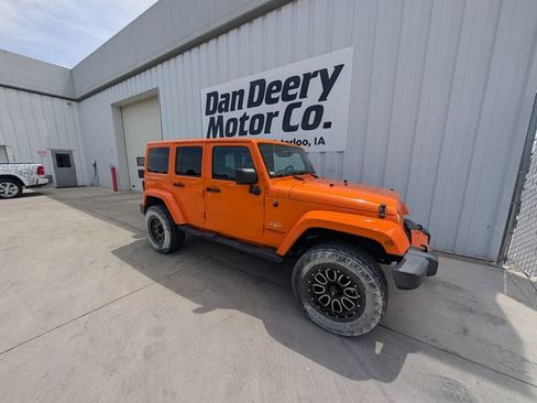 Used 2012 Jeep Wrangler Unlimited Sahara w/ Connectivity Group AWD/4WD image 17