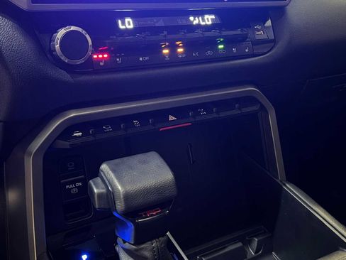 Used 2023 Toyota Tundra Limited image 23