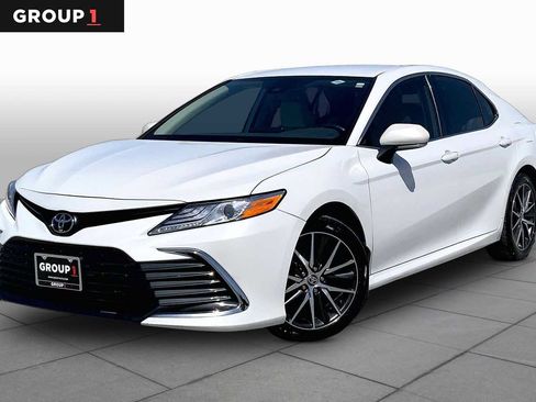 Used 2022 Toyota Camry XLE FWD image 1