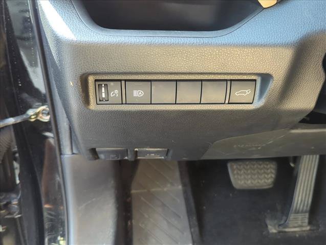 Used 2019 Toyota RAV4 XLE w/ Convenience Package FWD image 11