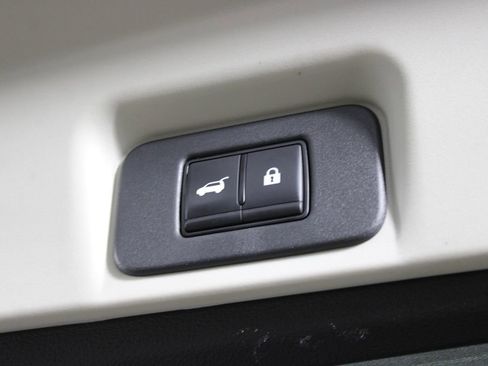 Used 2024 Nissan Ariya FWD image 32