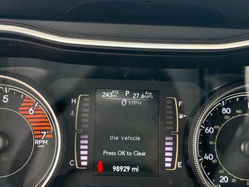 Used 2019 Jeep Cherokee Latitude Plus w/ Comfort/Convenience Group AWD/4WD image 14