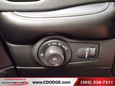 Used 2022 Dodge Durango SXT w/ Blacktop Package AWD/4WD image 29