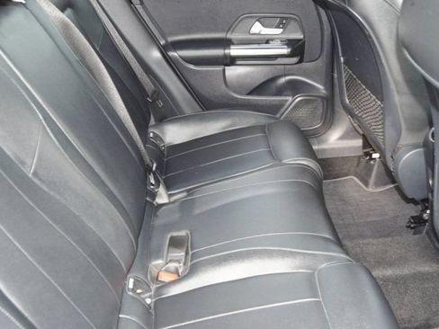 Used 2022 Mercedes-Benz GLA 250 4MATIC image 11