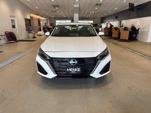 Used 2025 Nissan Altima 2.5 SL AWD/4WD image 2