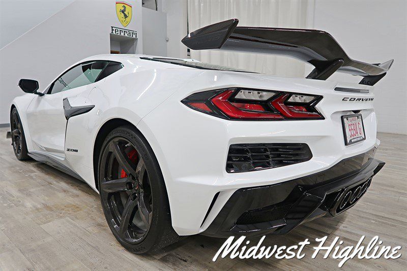Used 2024 Chevrolet Corvette Z06 w/ Z07 Performance Package RWD image 19
