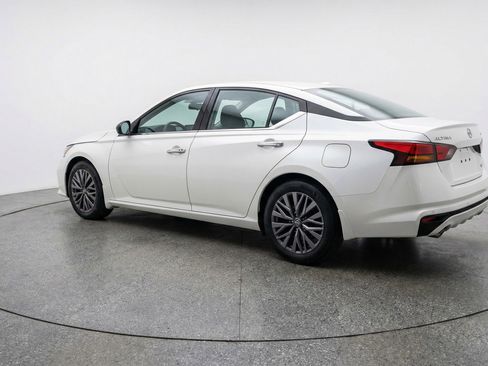 Used 2025 Nissan Altima 2.5 SV image 6