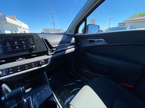 Used 2025 Kia Sportage LX image 35