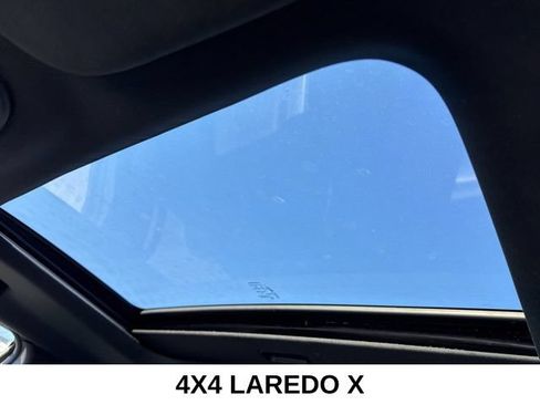 Used 2022 Jeep Grand Cherokee Laredo X AWD/4WD image 5
