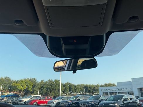 Used 2025 Nissan Rogue SV FWD image 16