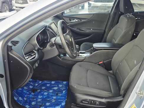 Used 2017 Chevrolet Malibu LT image 10