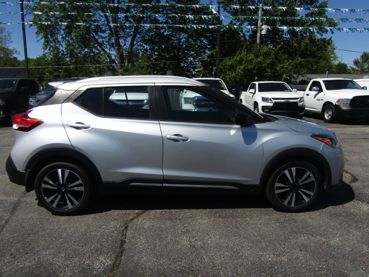 Used 2020 Nissan Kicks SR w/ SR Premium Package FWD image 9