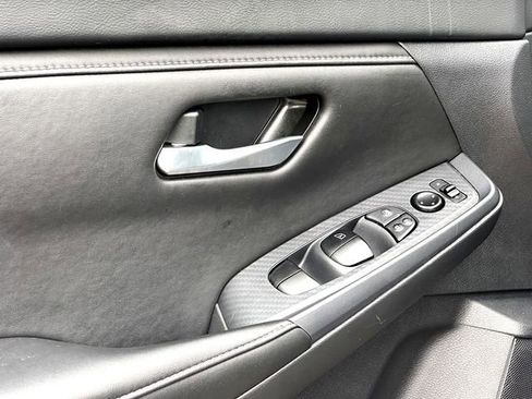 Used 2025 Nissan Sentra SV FWD image 11