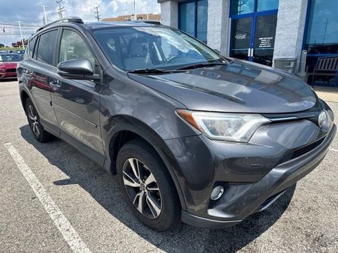 Used 2018 Toyota RAV4 XLE AWD/4WD image 3