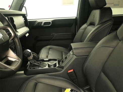 New 2025 Ford Bronco Badlands image 19