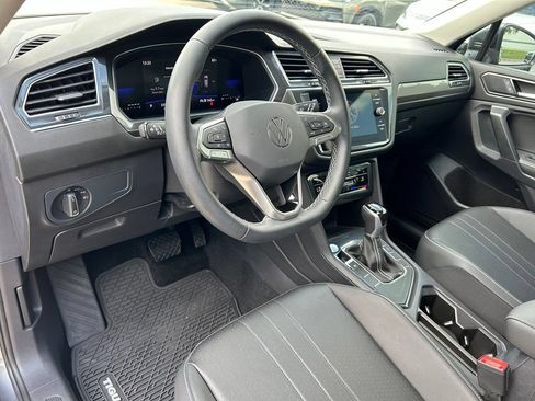 Certified 2023 Volkswagen Tiguan SE w/ Panoramic Sunroof Package FWD image 16