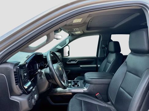 Used 2025 Chevrolet Silverado 3500 LTZ w/ LTZ Convenience Package AWD/4WD image 10