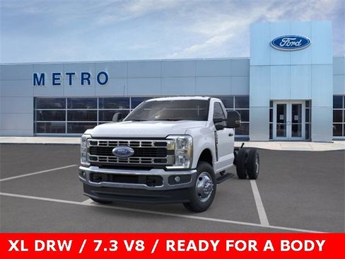 New 2025 Ford F350 XL w/ XL Chrome Package image 25