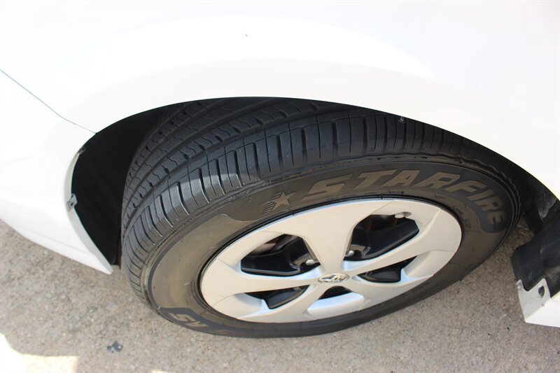 Used 2015 Toyota Prius Three FWD image 28