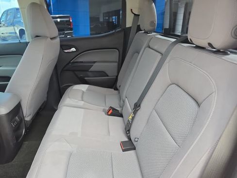 Used 2017 Chevrolet Colorado LT w/ LT Convenience Package RWD image 12