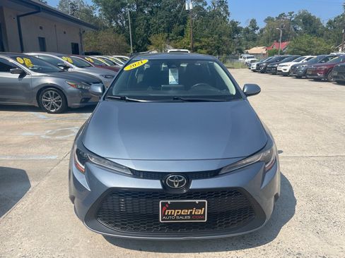 Used 2021 Toyota Corolla LE image 3