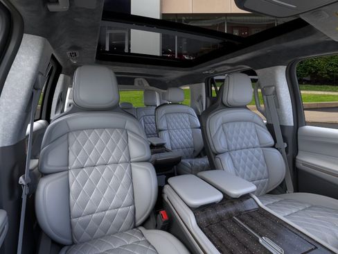 New 2026 Lincoln Navigator Black Label AWD/4WD image 10