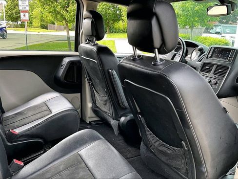 Used 2019 Dodge Grand Caravan SXT FWD image 28