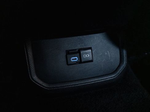 Used 2024 Toyota Highlander LE image 34