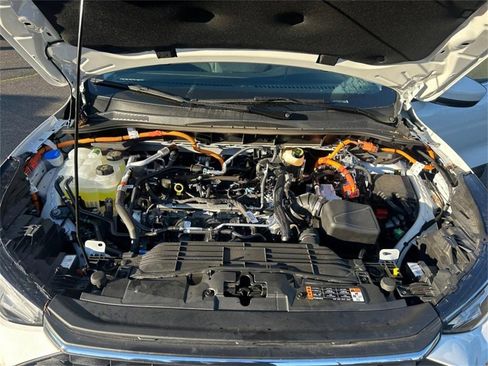 Used 2025 Ford Escape SE w/ Class II Trailer Tow Package image 20