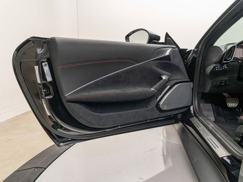 Certified 2025 Ferrari Roma Spider RWD image 20