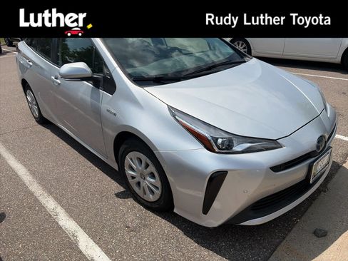 Used 2022 Toyota Prius LE FWD image 1