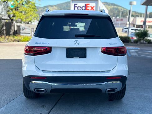 Used 2020 Mercedes-Benz GLB 250 4MATIC image 4