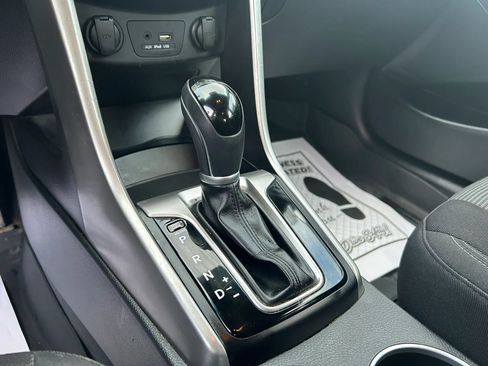 Used 2017 Hyundai Elantra GT FWD image 24