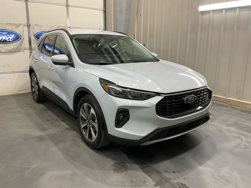Used 2025 Ford Escape Platinum w/ Premium Technology Package image 1