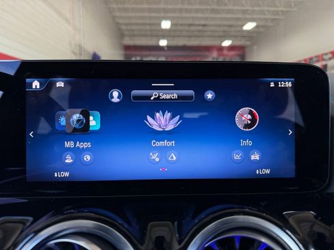 Used 2025 Mercedes-Benz GLA 250 image 32