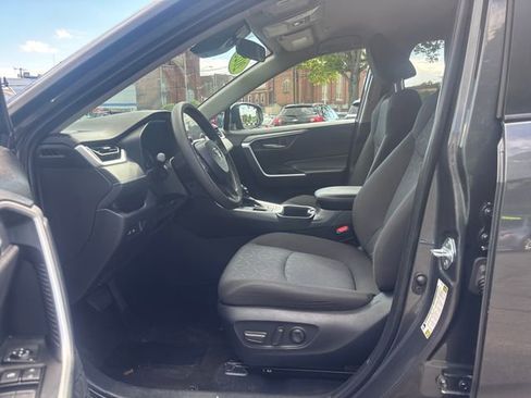 Used 2025 Toyota RAV4 XLE AWD/4WD image 11